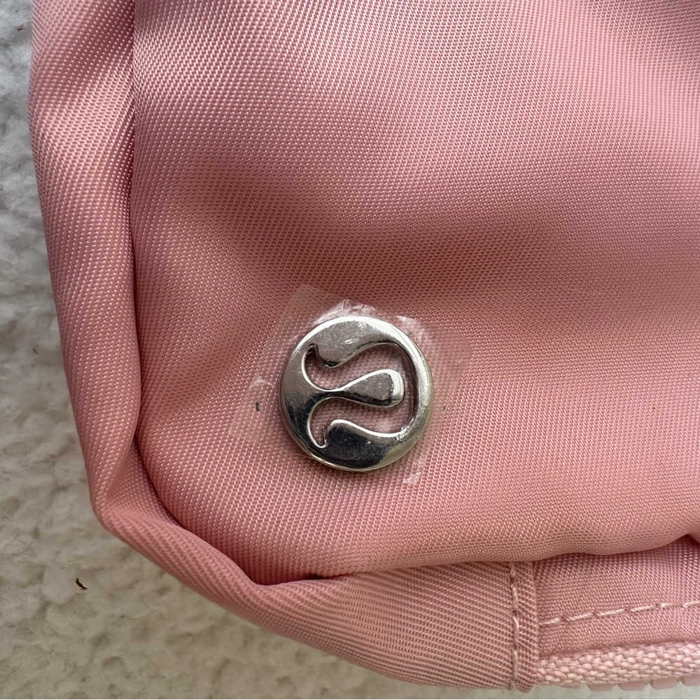 Lululemon Everywhere belt bag 1L in Deco Pink - Picture 11 of 16